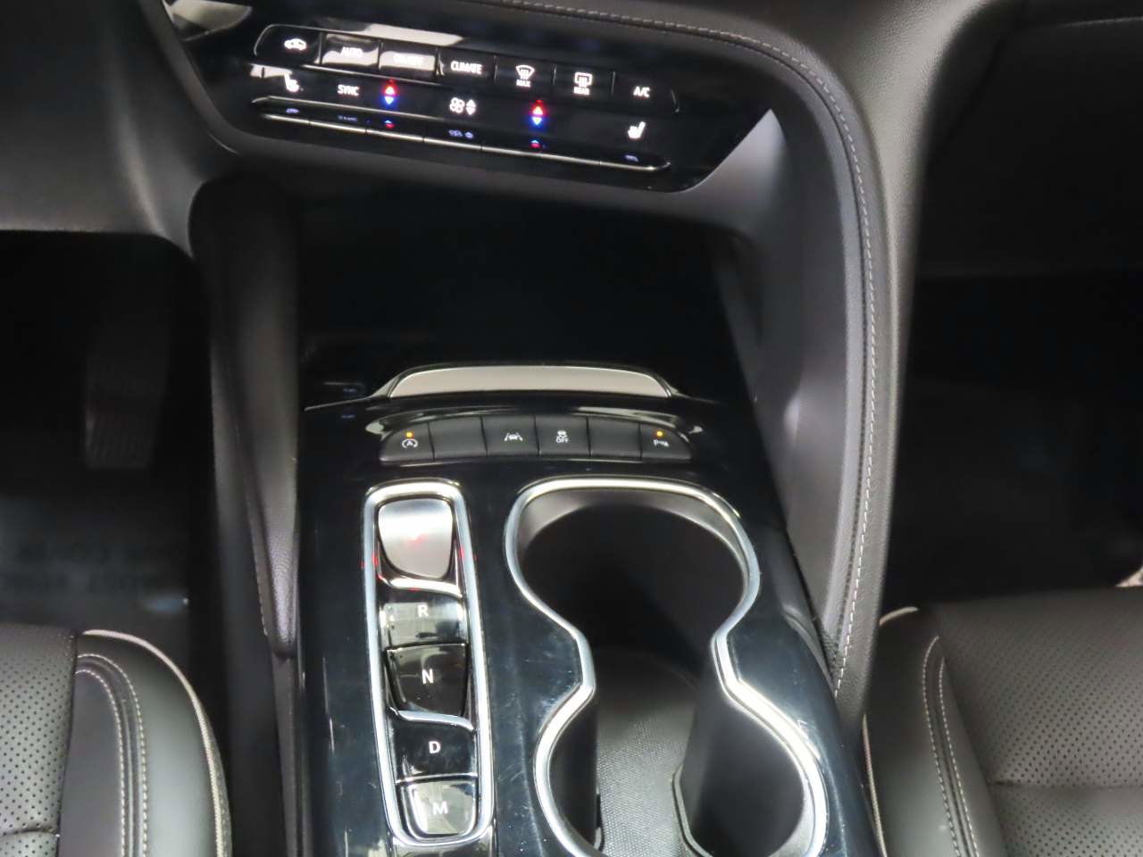 Used 2023 Buick Envision Essence image 8