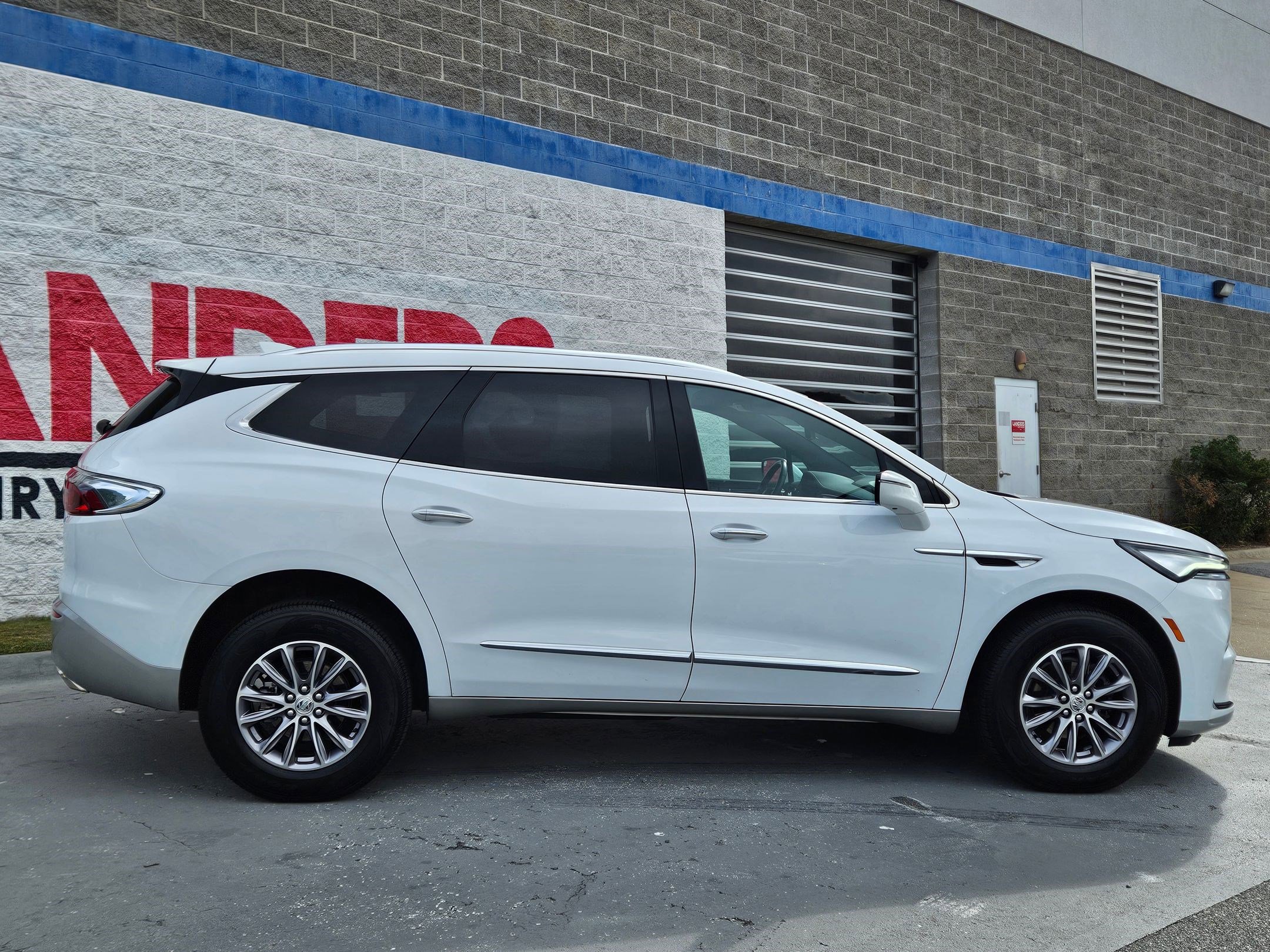 Used 2024 Buick Enclave Premium image 8