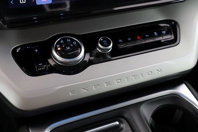 New 2025 Ford Expedition Active image 34