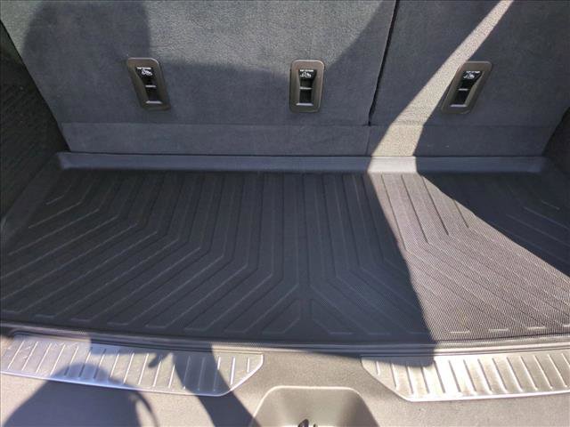 Used 2021 GMC Yukon Denali w/ Denali Premium Package AWD/4WD image 6