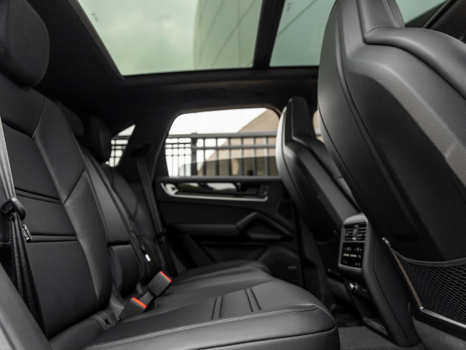 New 2025 Porsche Cayenne Turbo AWD/4WD image 40