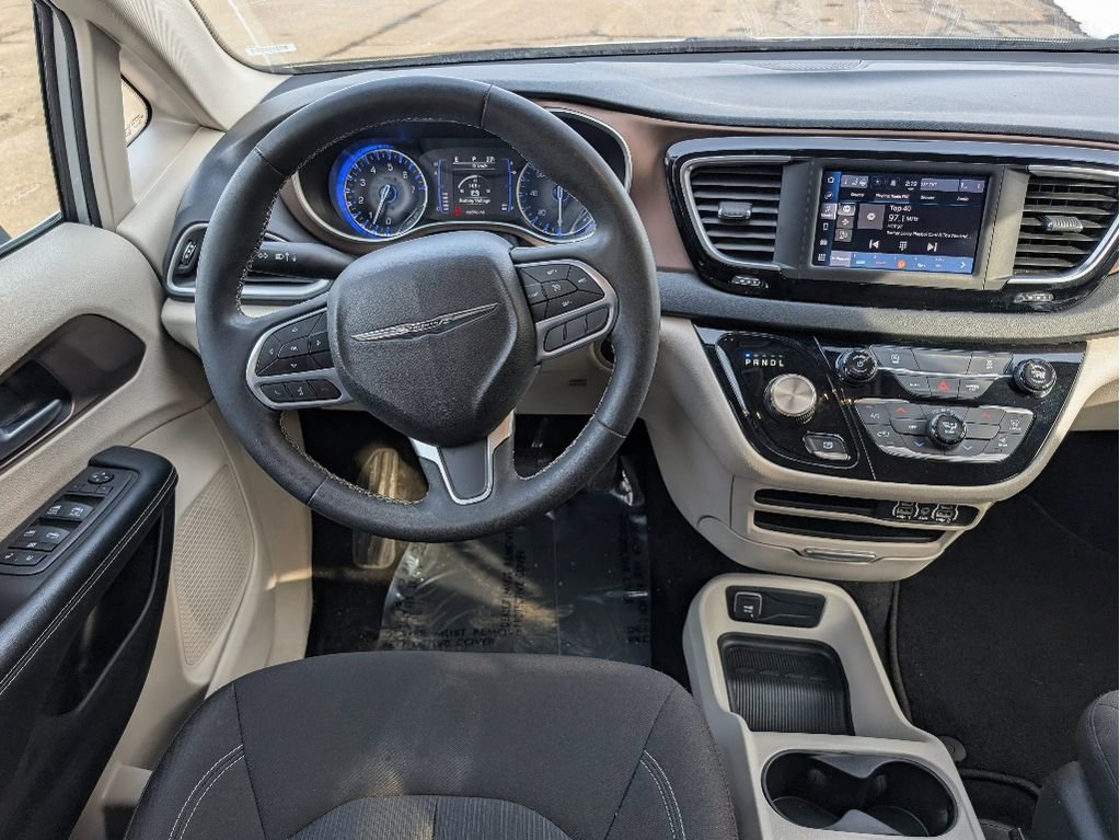 Used 2023 Chrysler Voyager LX image 23