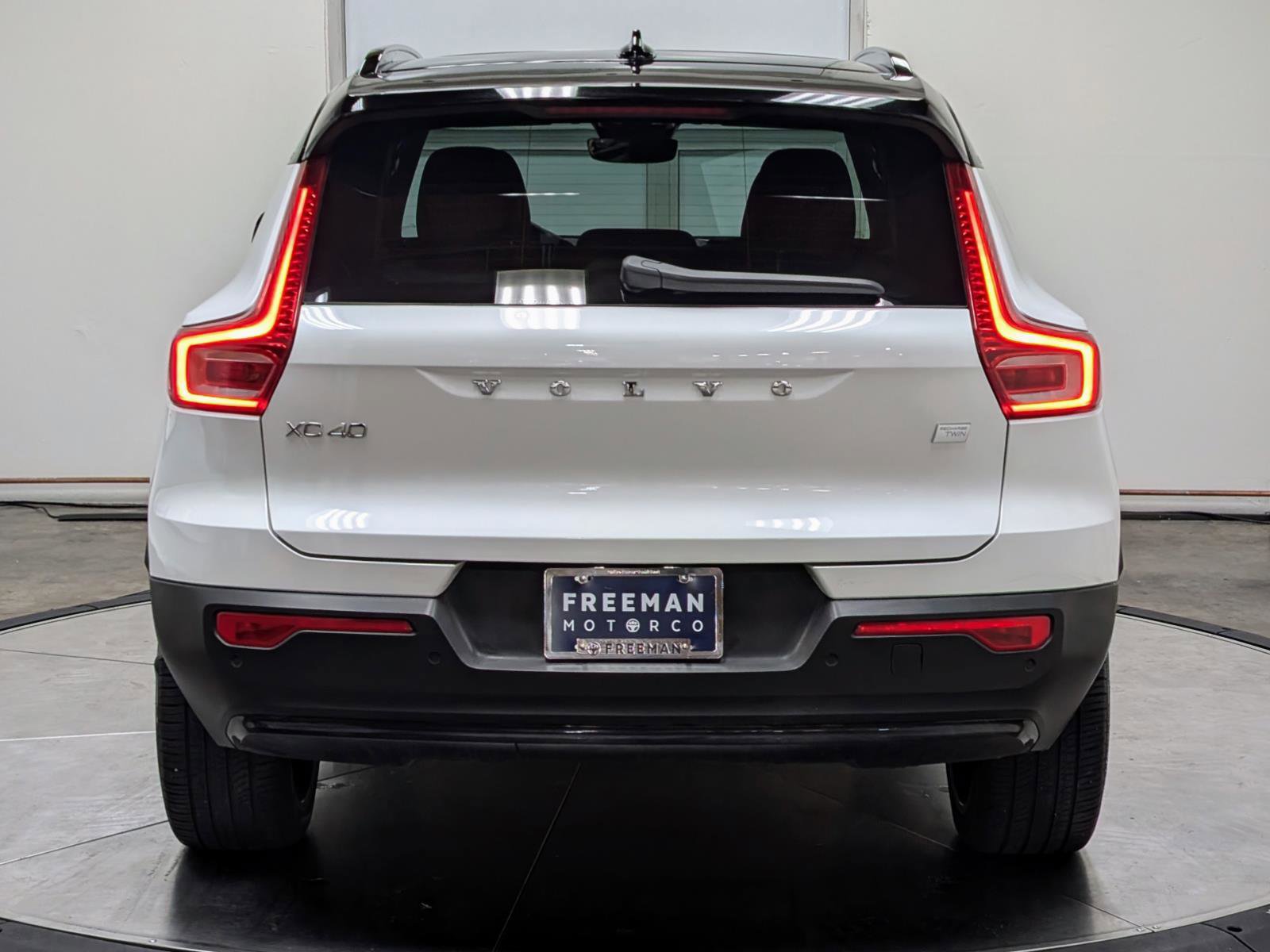 Used 2023 Volvo XC40 Recharge Ultimate w/ Protection Package Premier image 8