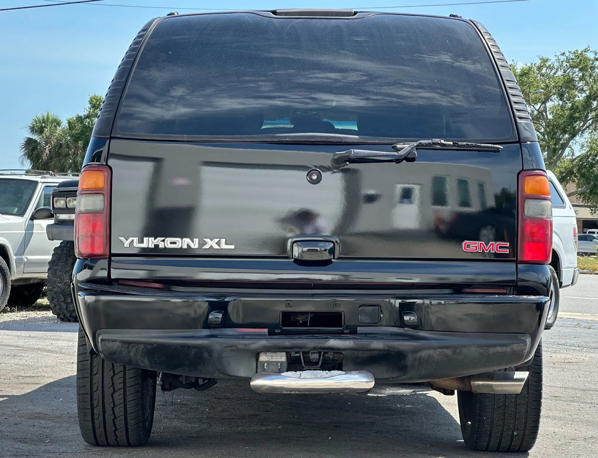 Used 2002 GMC Yukon XL Denali image 13