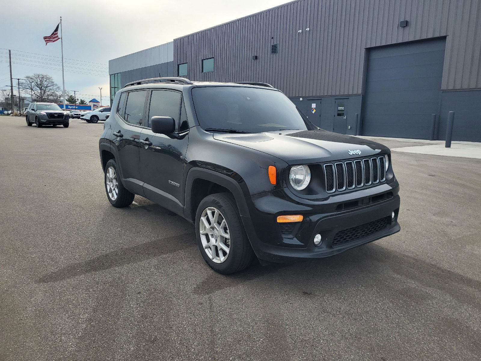 Used 2023 Jeep Renegade Latitude w/ Premium Group image 1