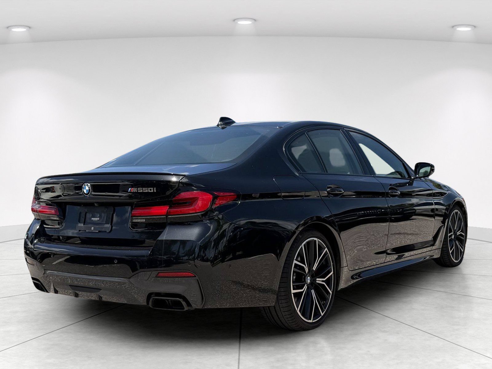 Used 2023 BMW M550i xDrive w/ Executive Package AWD/4WD image 3