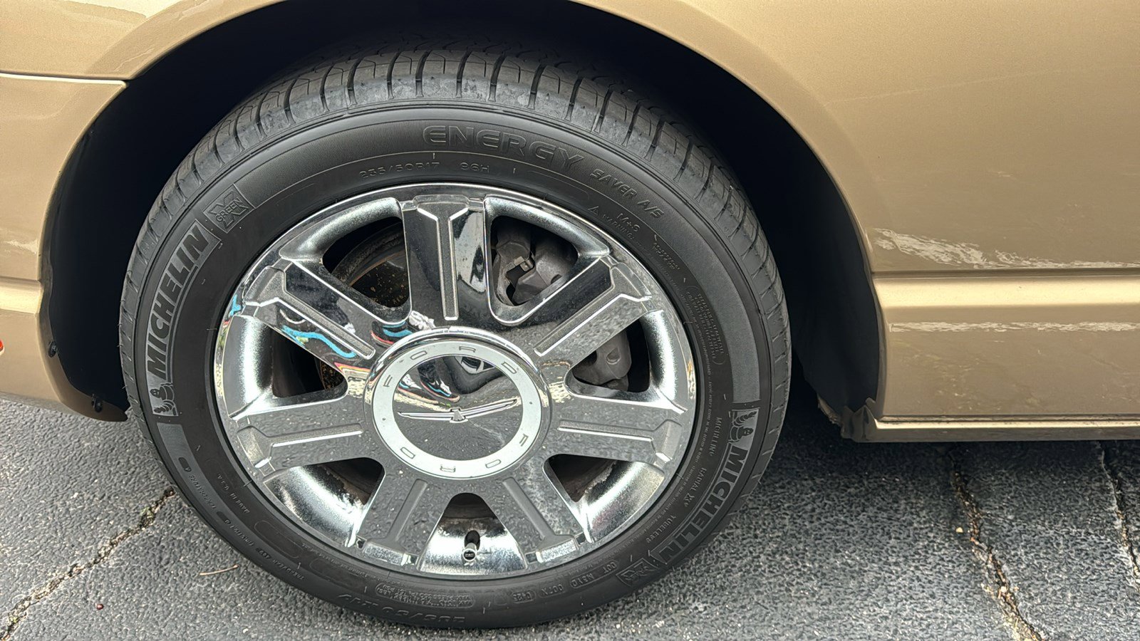 Used 2005 Ford Thunderbird image 3