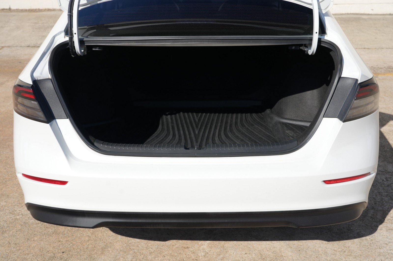 Used 2023 Honda Accord EX image 9