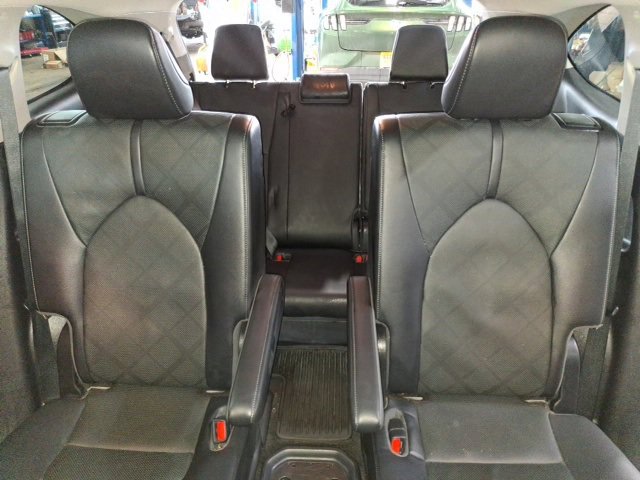 Used 2023 Toyota Highlander Platinum image 10