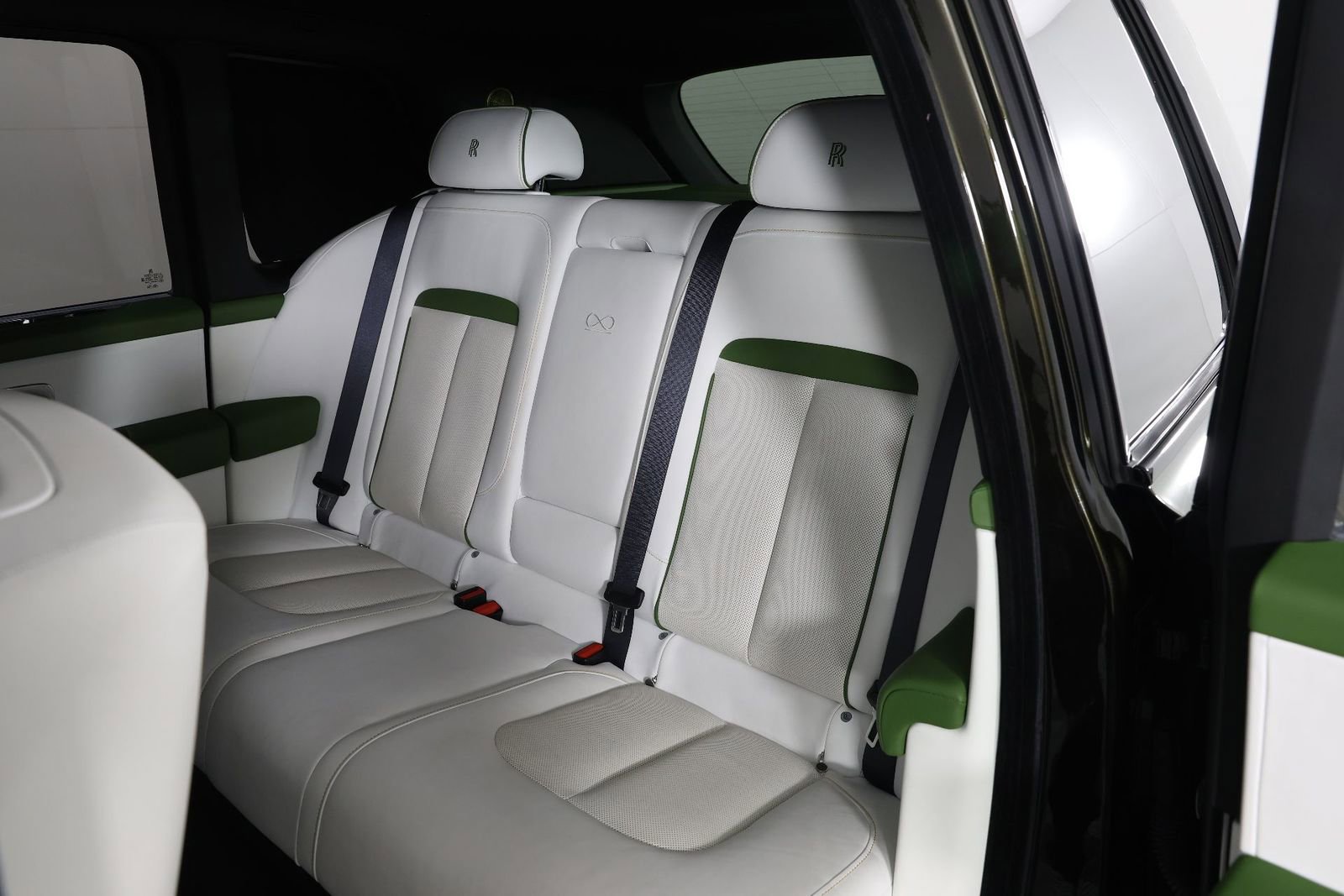 Certified 2023 Rolls-Royce Cullinan Black Badge w/ Driver's Package image 36