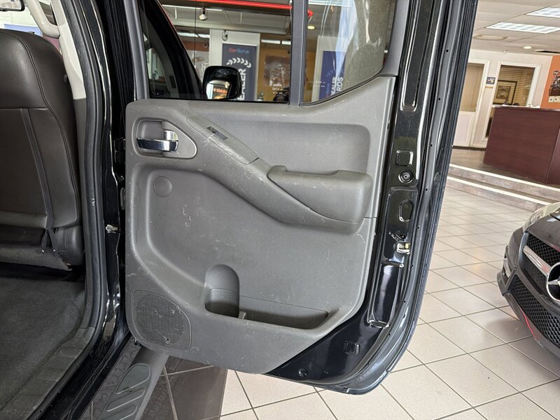 Used 2019 Nissan Frontier PRO-4X w/ Pro-4x Luxury Package AWD/4WD image 16