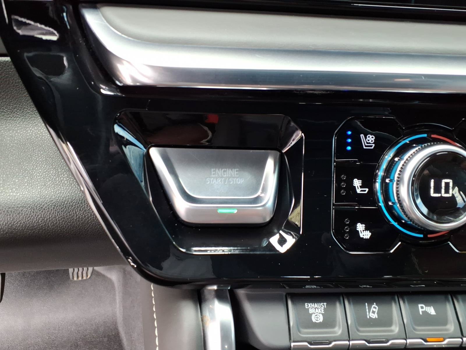 Used 2024 GMC Sierra 2500 Denali Ultimate AWD/4WD image 25