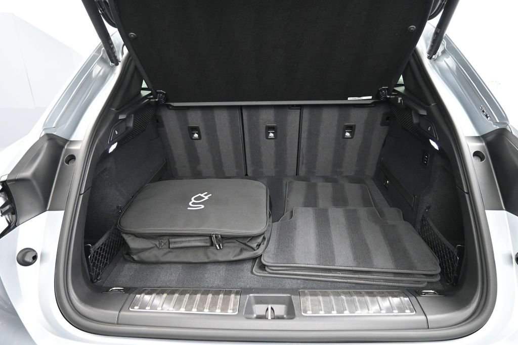 Certified 2025 Porsche Macan Electric RWD image 26