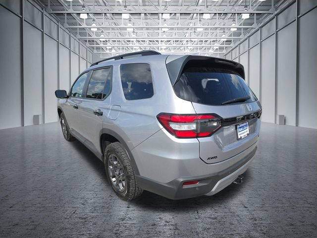 Used 2025 Honda Pilot TrailSport image 8