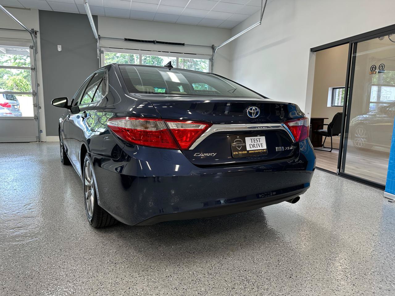 Used 2015 Toyota Camry XLE w/ Moonroof Package FWD image 4