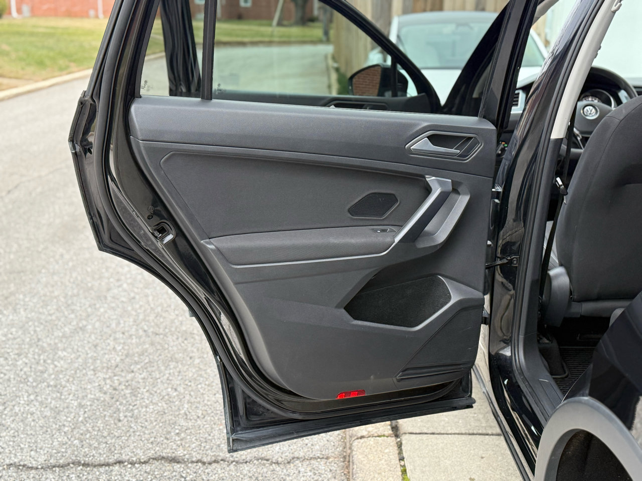 Used 2021 Volkswagen Tiguan S image 36