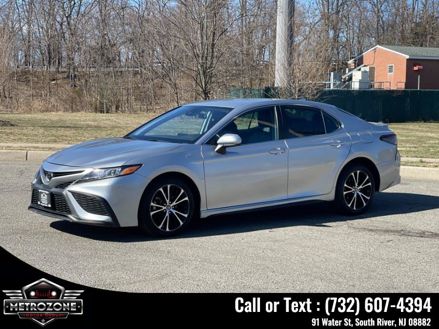 Used 2021 Toyota Camry SE FWD image 2