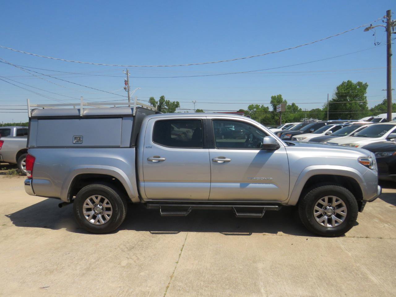 Used 2017 Toyota Tacoma SR5 w/ Tow Package RWD image 4