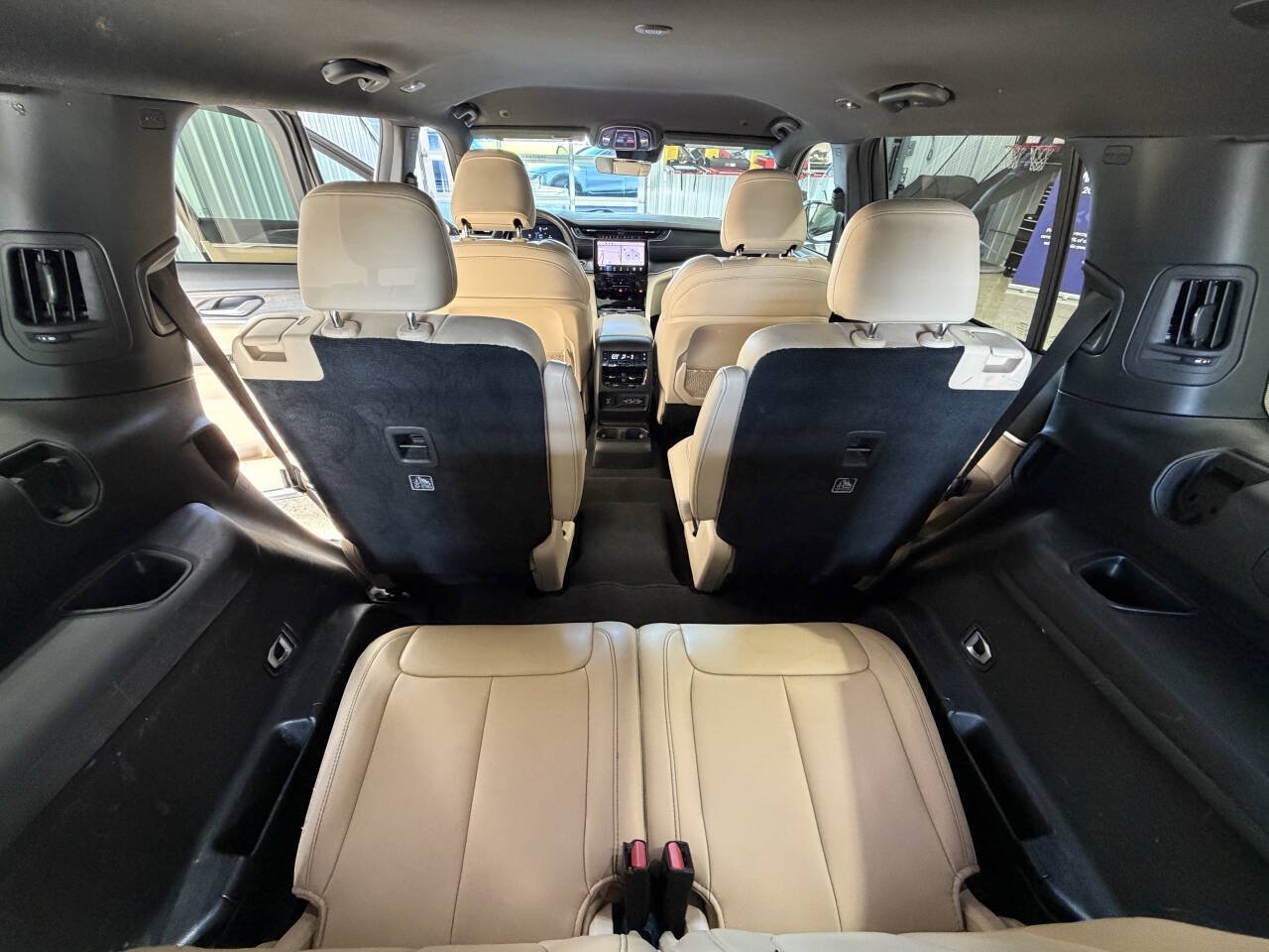 Used 2025 Jeep Grand Cherokee L Limited AWD/4WD image 45
