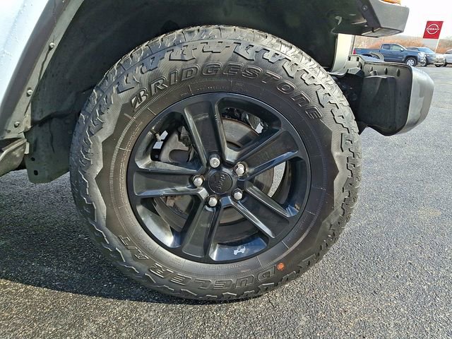 Used 2023 Jeep Wrangler Sahara image 8