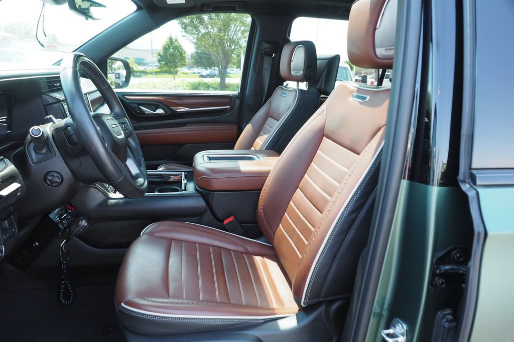Used 2024 GMC Yukon XL Denali Ultimate AWD/4WD image 14