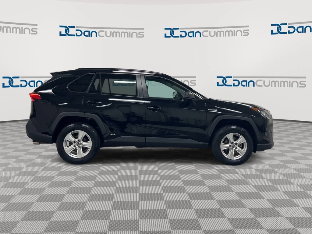 Used 2021 Toyota RAV4 LE AWD/4WD image 9