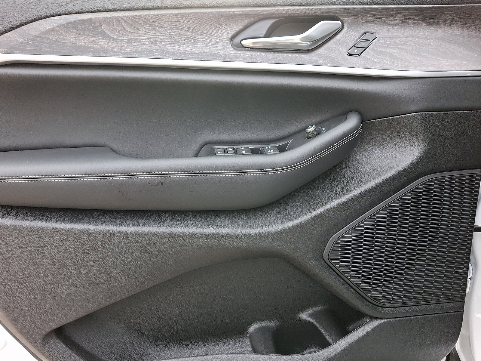 New 2025 Jeep Grand Cherokee L Limited image 8