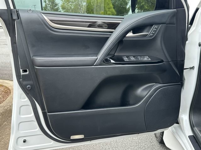 Used 2018 Lexus LX 570 4WD image 12