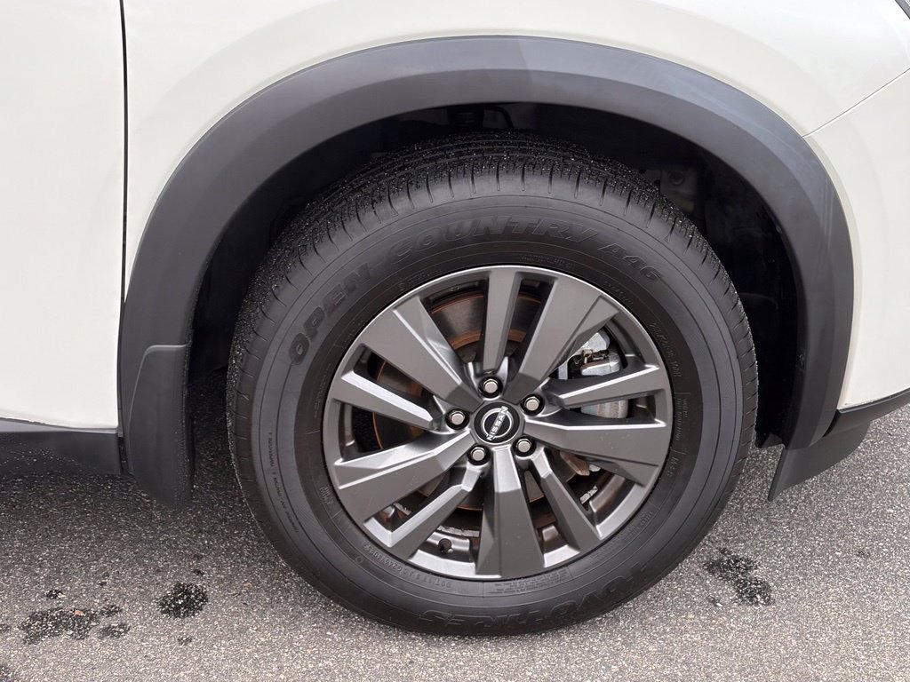Used 2022 Nissan Pathfinder SV w/ SV Premium Package FWD image 9
