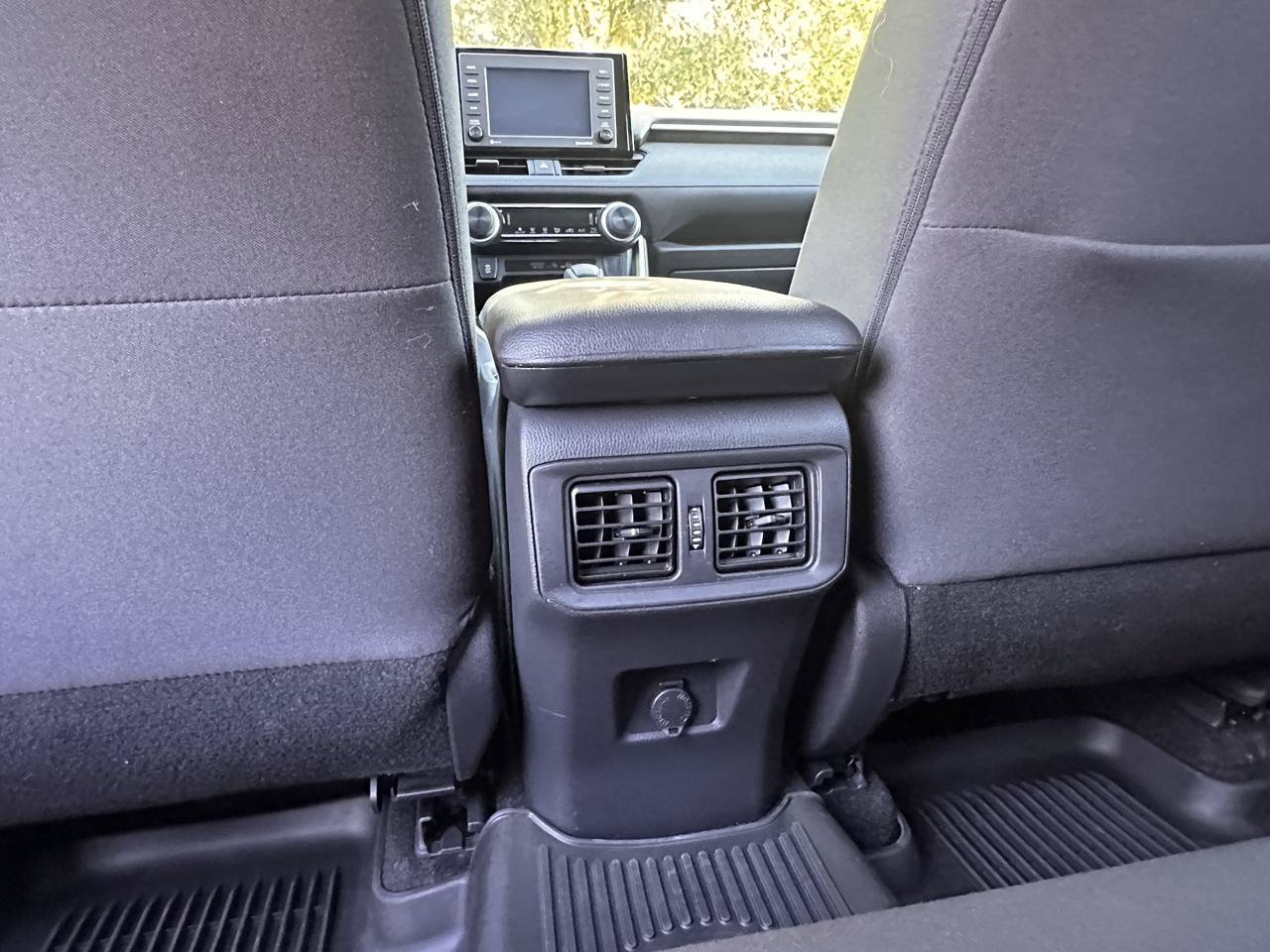 Used 2022 Toyota RAV4 LE FWD image 30