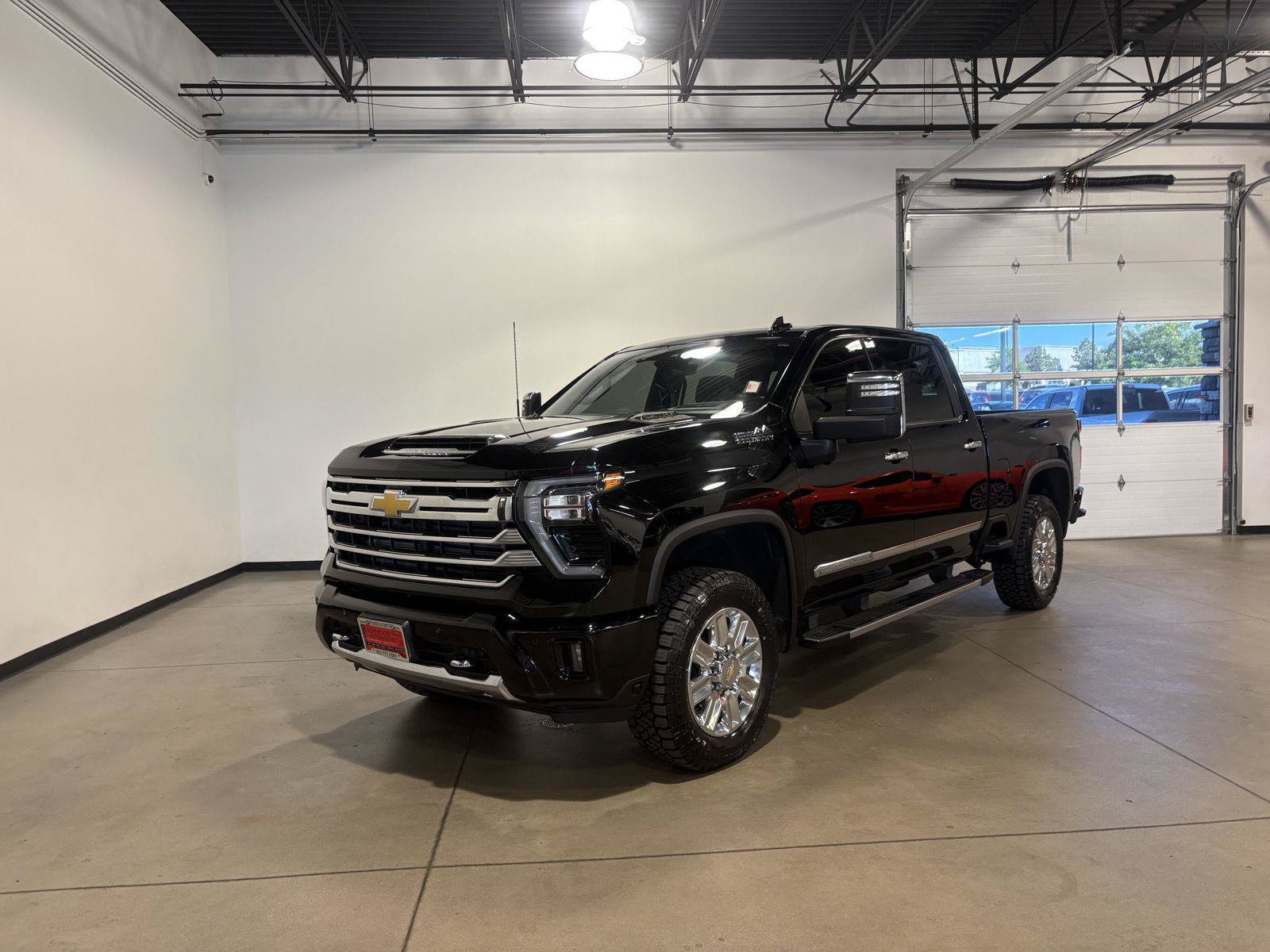Used 2025 Chevrolet Silverado 2500 High Country w/ High Country Premium Package AWD/4WD image 7