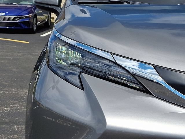 Used 2026 Toyota Sienna XLE AWD/4WD image 9