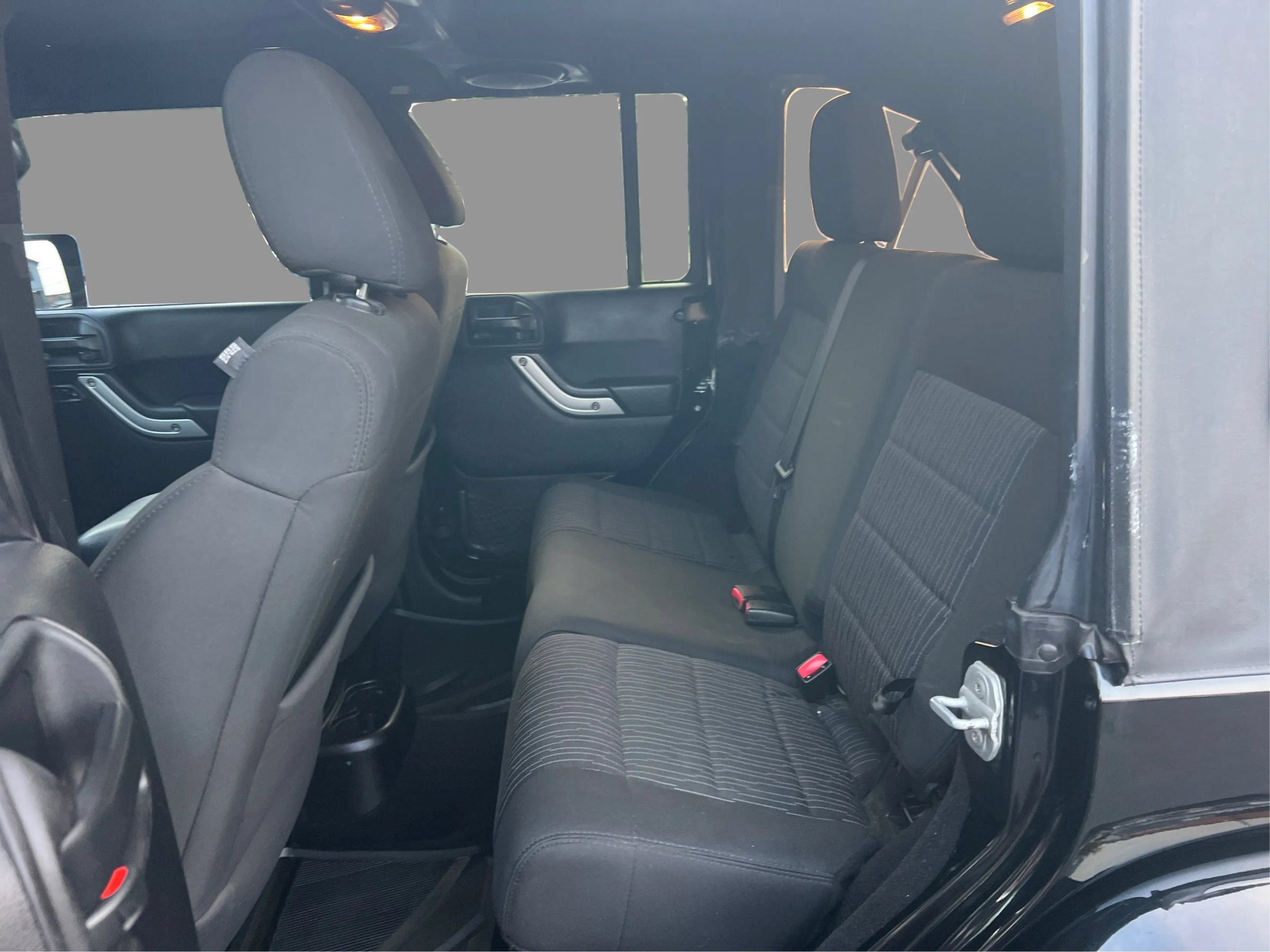 Used 2012 Jeep Wrangler Unlimited Sahara w/ Connectivity Group AWD/4WD image 11
