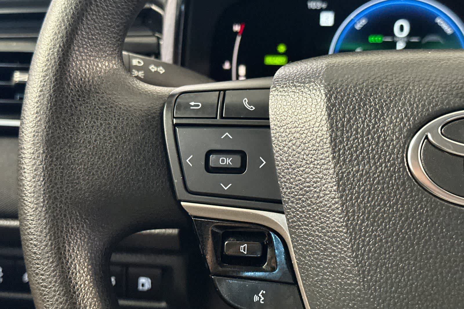 Used 2025 Toyota Camry LE FWD image 30