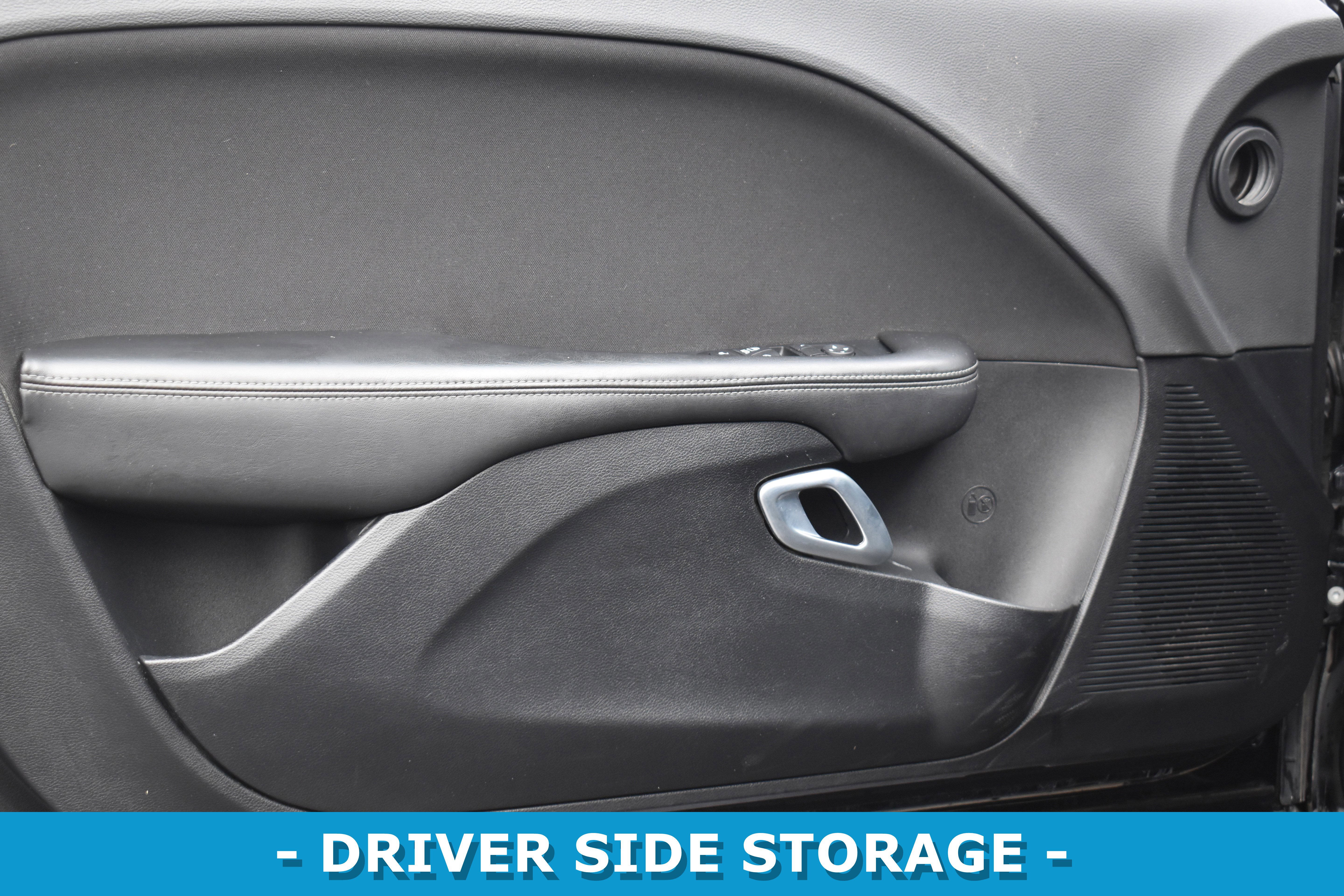 Used 2015 Dodge Challenger SXT image 5