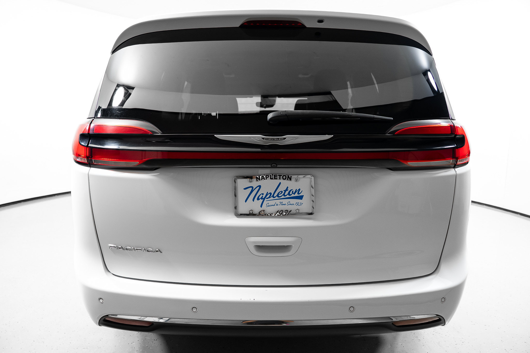 Used 2023 Chrysler Pacifica Touring-L FWD image 11