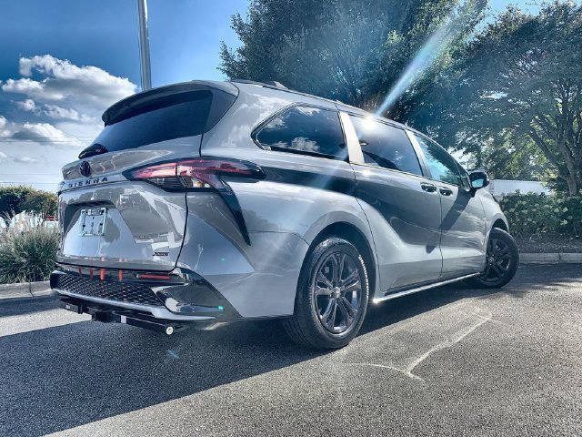 Certified 2025 Toyota Sienna XSE w/ XSE Premium Package AWD/4WD image 8