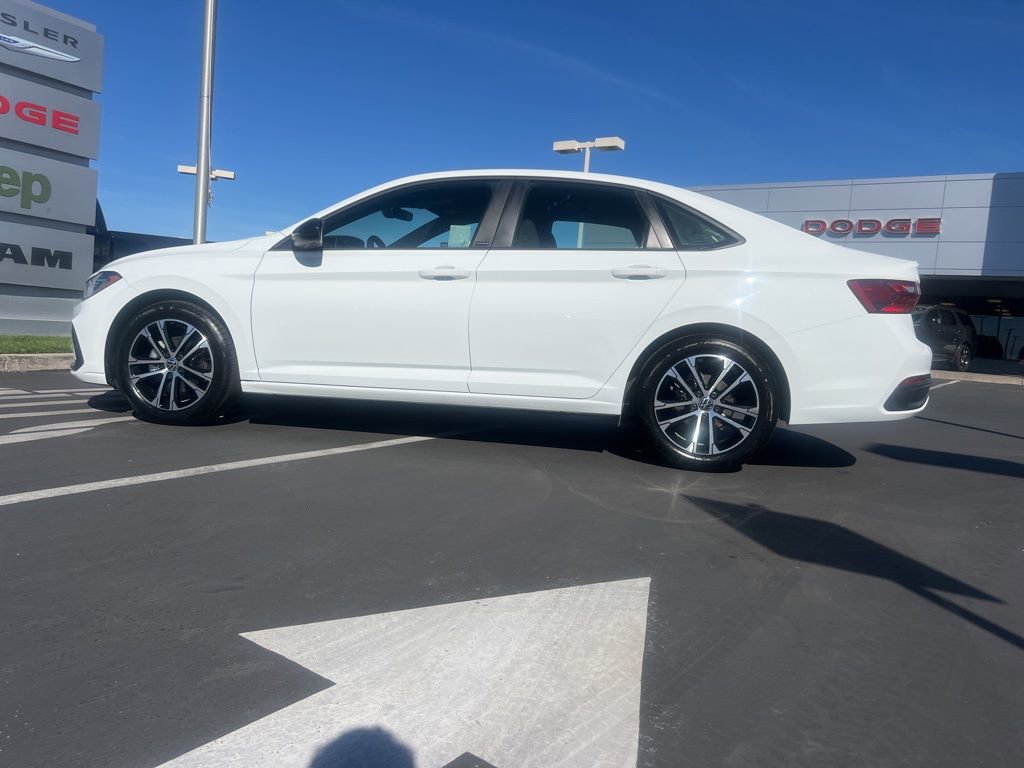 Used 2025 Volkswagen Jetta Sport image 15