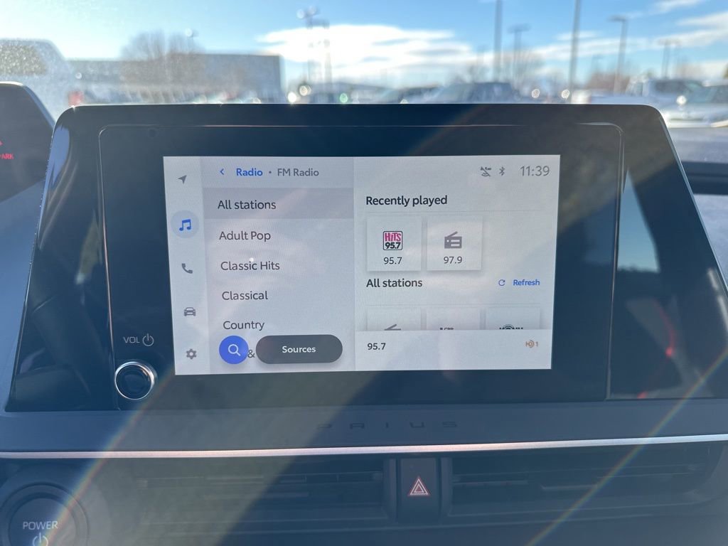 Used 2025 Toyota Prius Plug-In Hybrid image 3