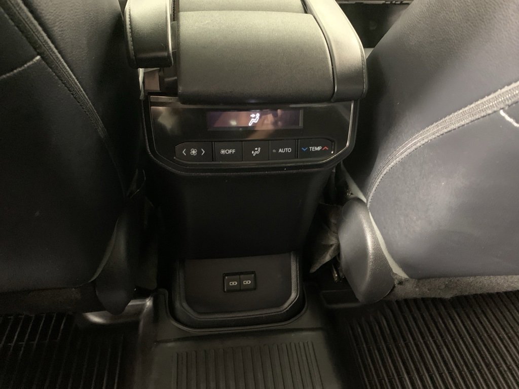 Used 2022 Toyota Highlander XLE image 27