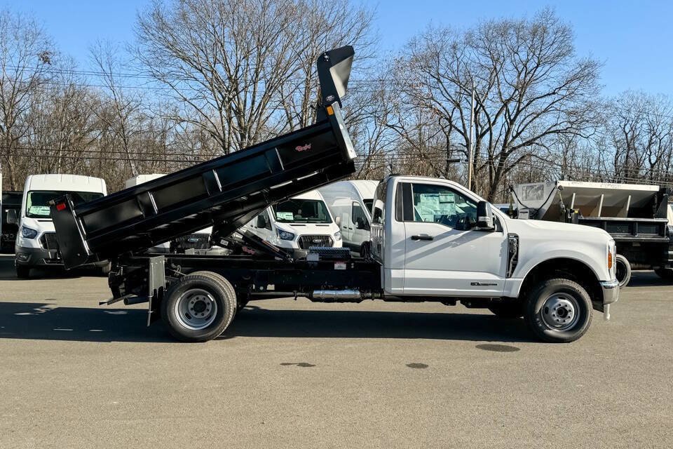 Used 2024 Ford F350 XLT AWD/4WD image 2