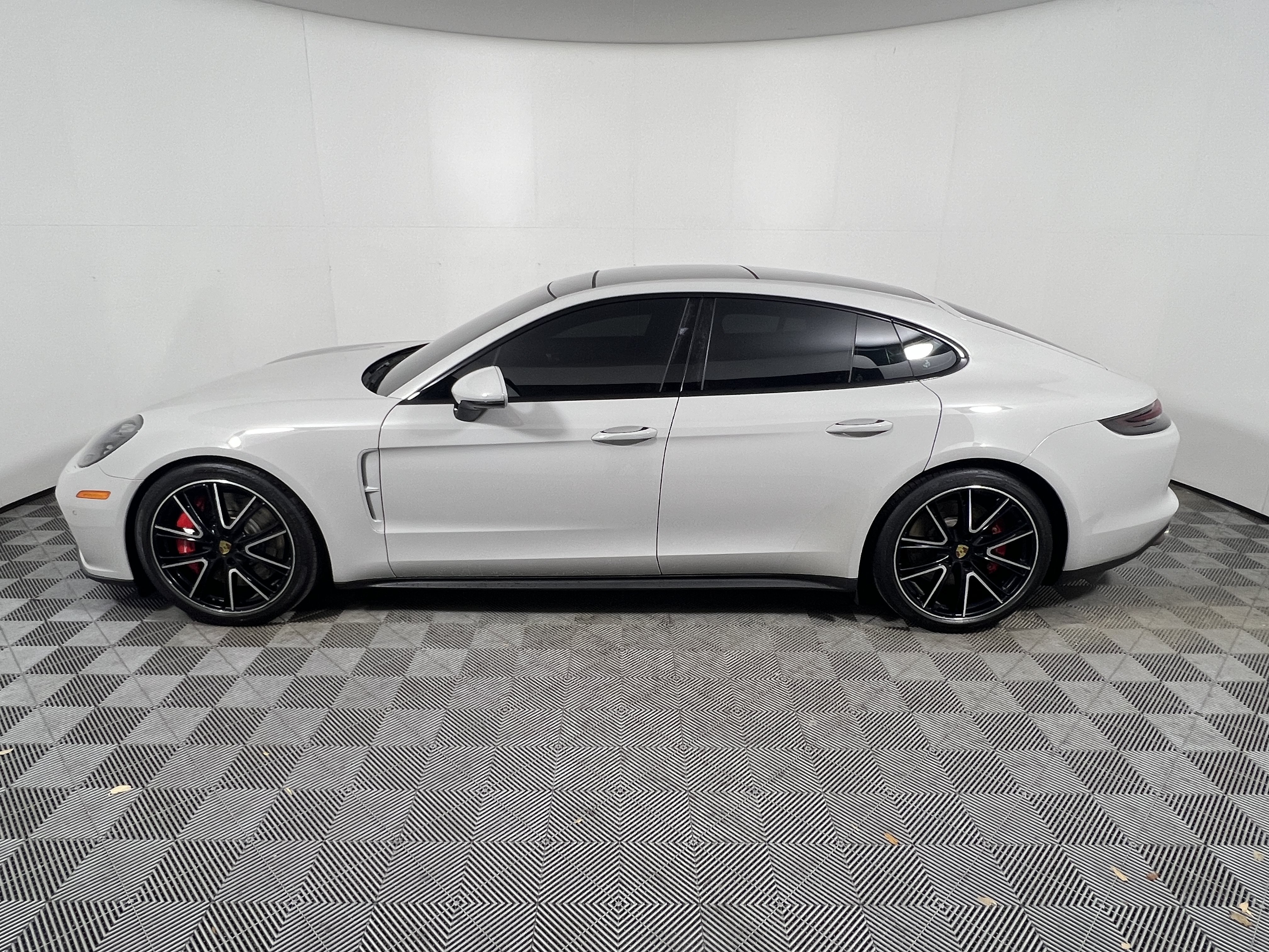 Used 2018 Porsche Panamera Turbo w/ Premium Package Plus AWD/4WD image 2