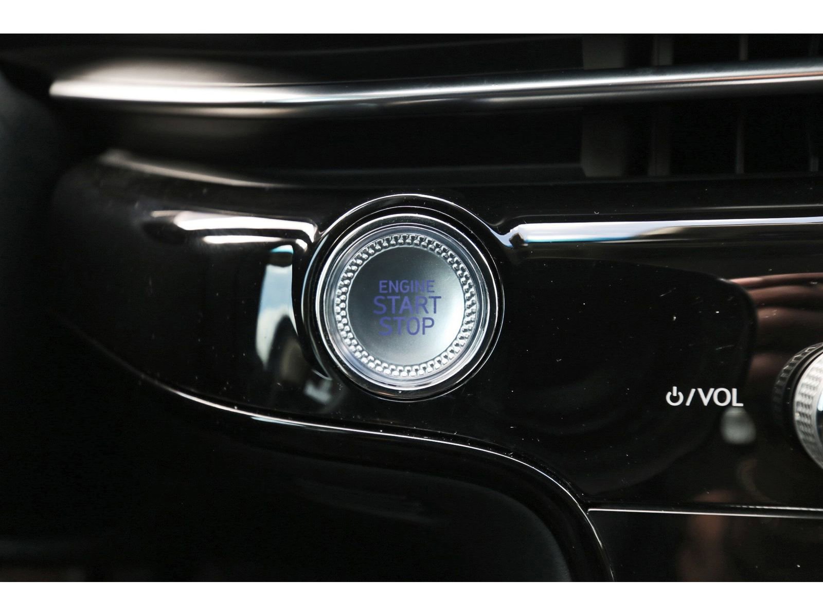 Used 2025 Genesis G80 2.5T image 29