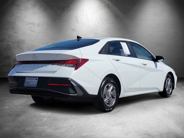 Certified 2025 Hyundai Elantra SE image 3
