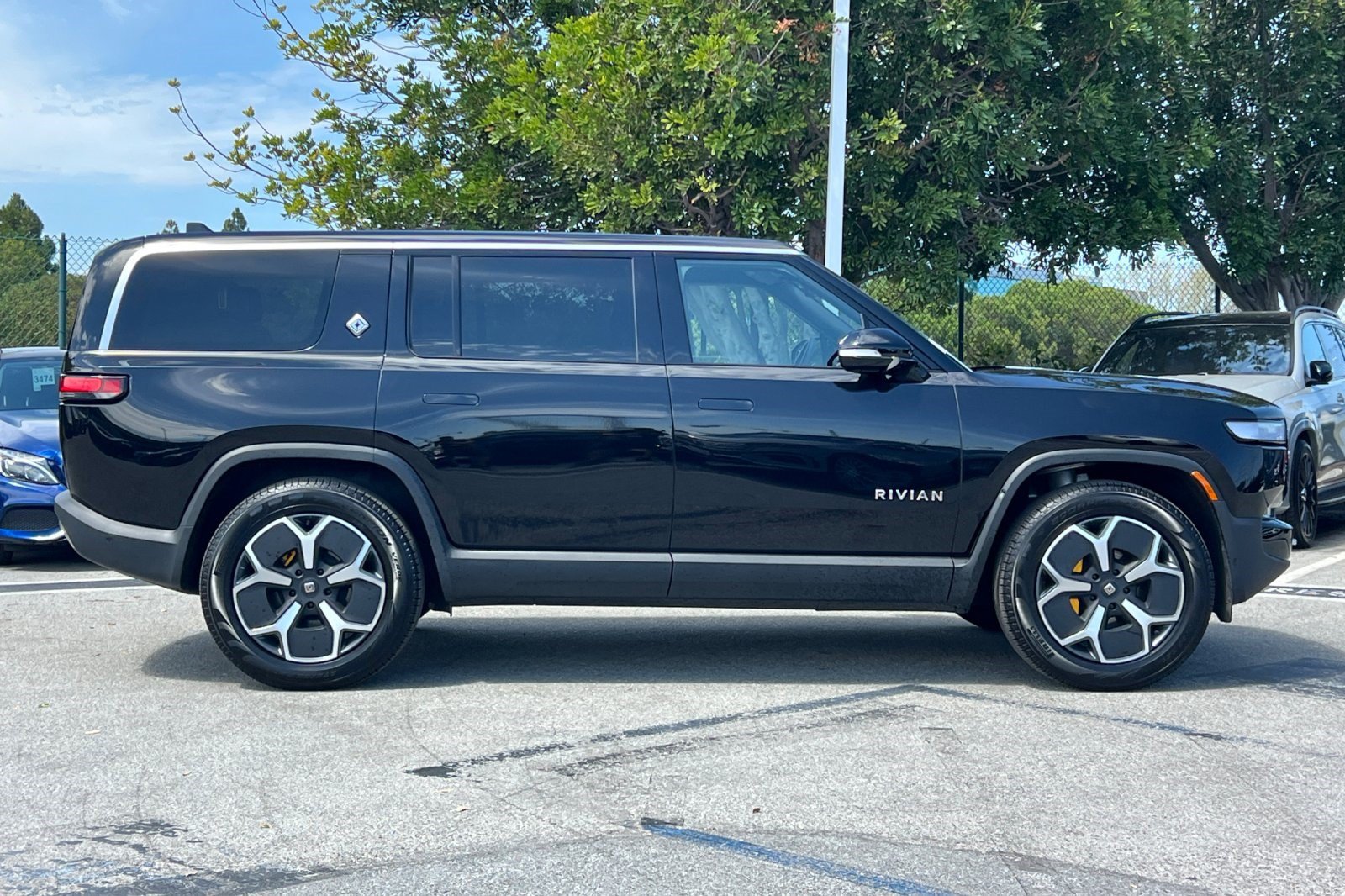 Used 2024 Rivian R1S Adventure AWD/4WD image 7