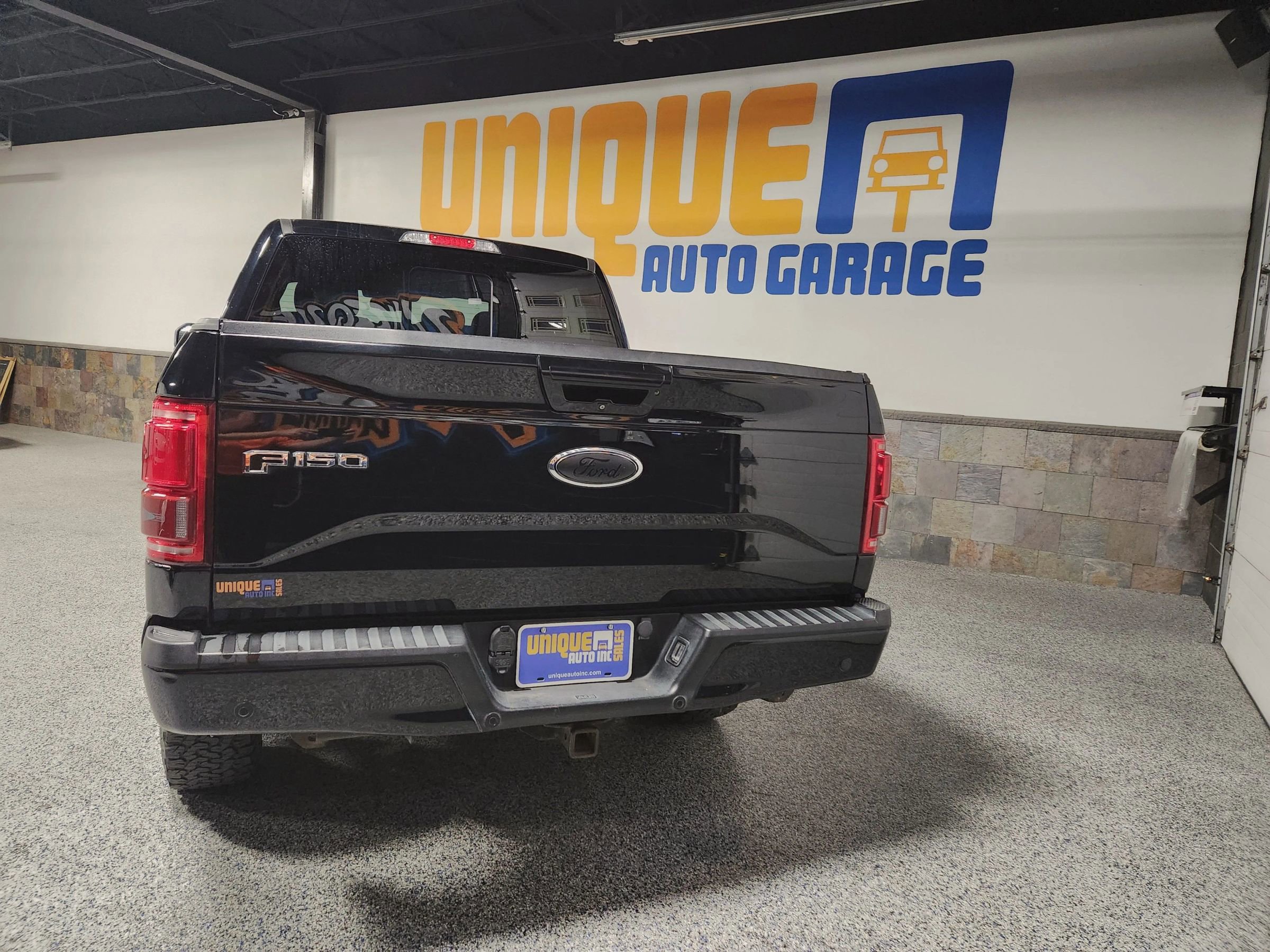 Used 2017 Ford F150 Lariat w/ Equipment Group 502A Luxury image 4