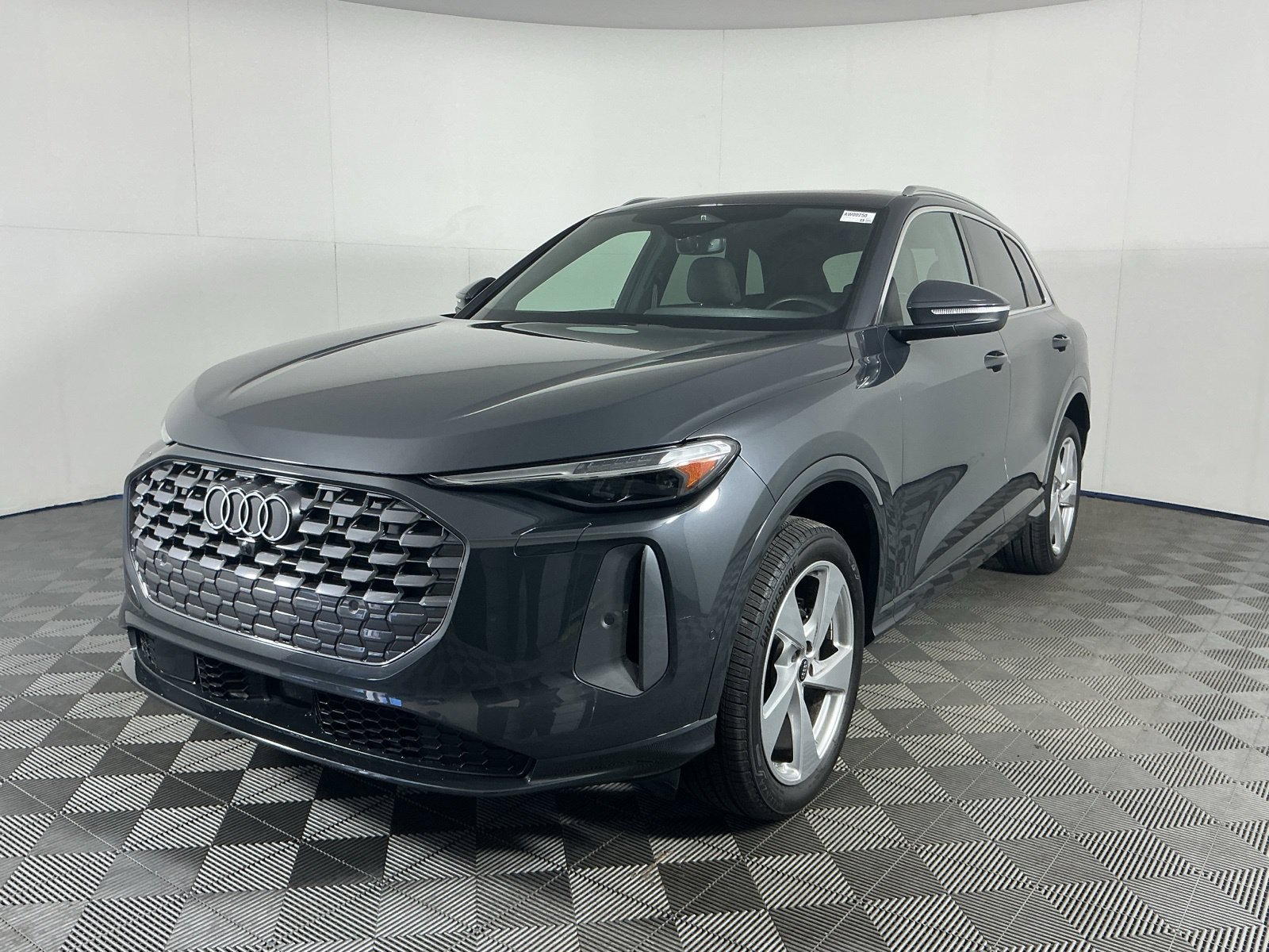 Used 2025 Audi Q5 Premium Plus AWD/4WD image 3