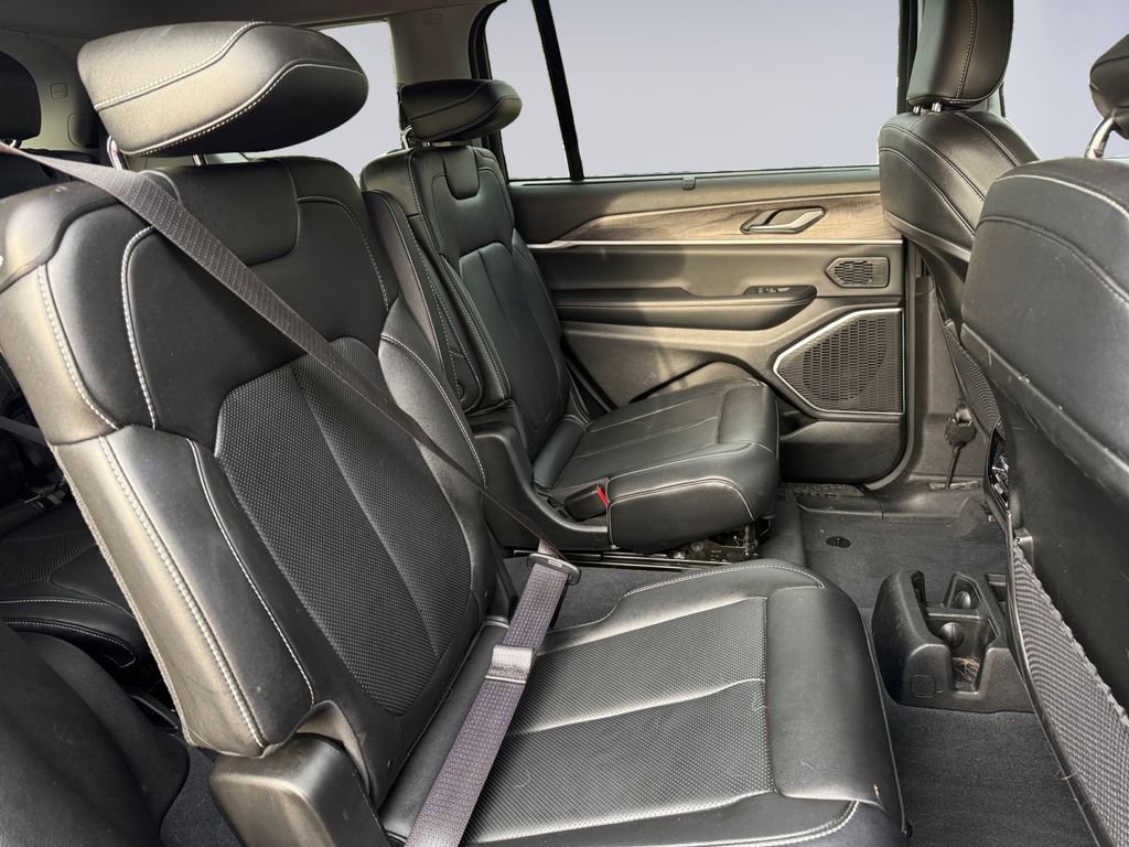 Used 2023 Jeep Grand Cherokee L Limited w/ Luxury Tech Group II image 19