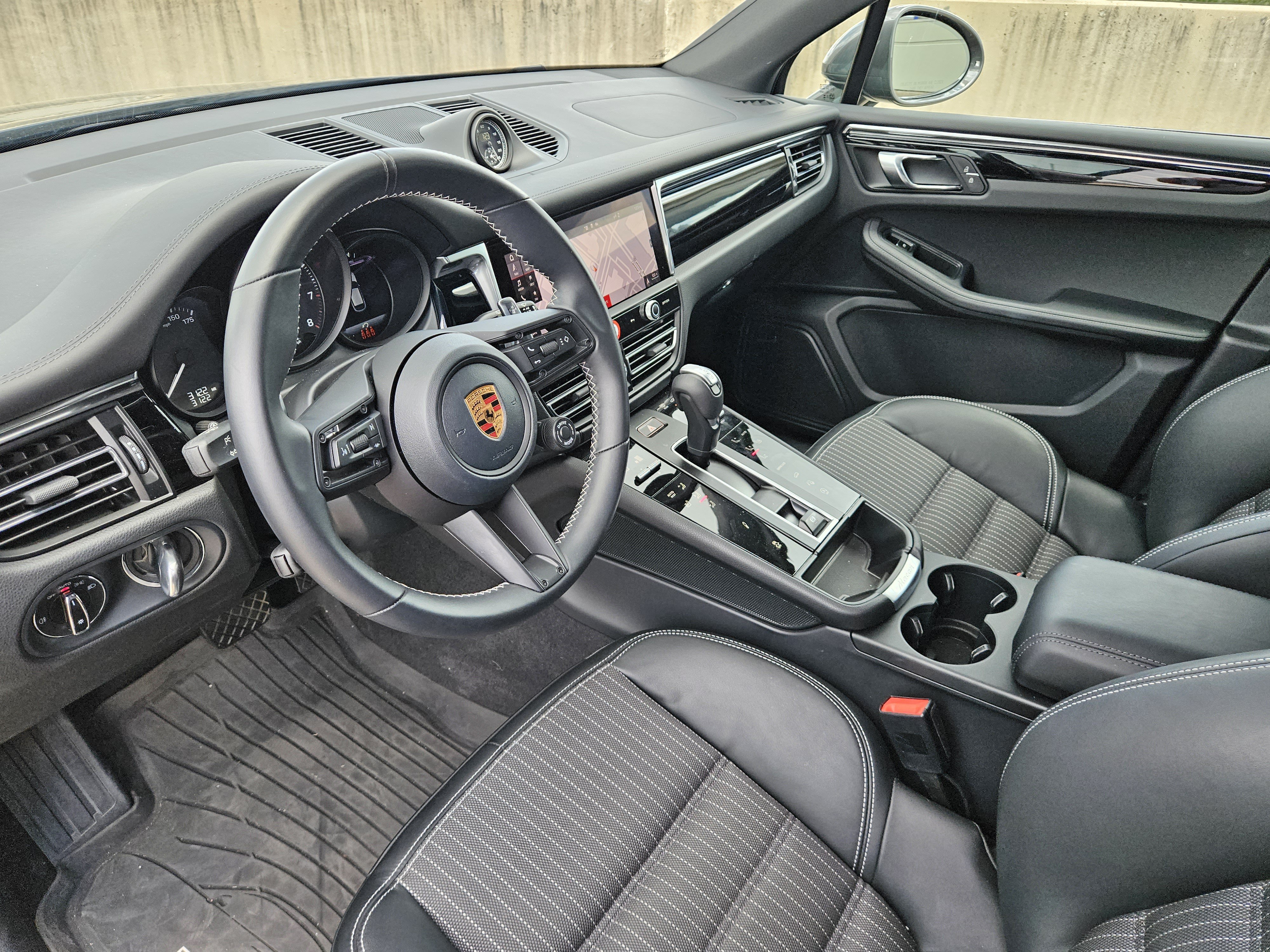 Certified 2026 Porsche Macan Turbo AWD/4WD image 4