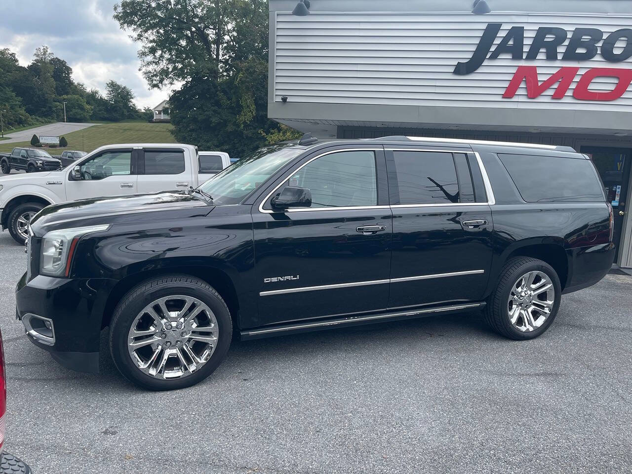 Used 2015 GMC Yukon XL Denali w/ Premium Package image 4